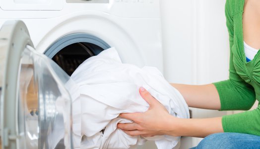 Housekeeper-with-washing-machine-